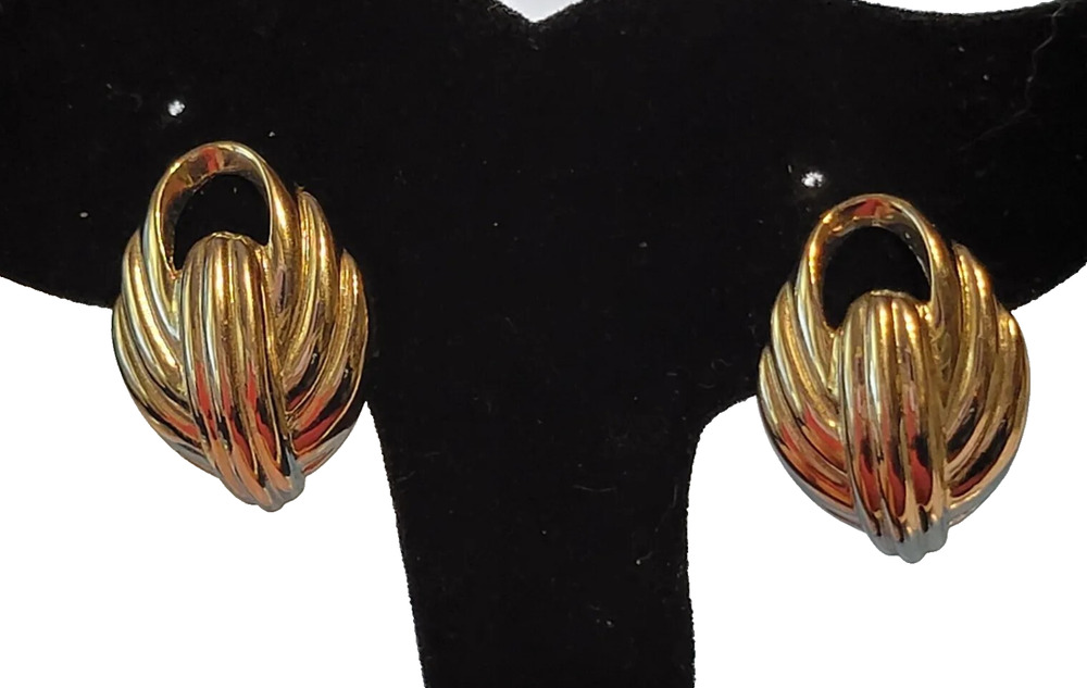 Vintage Trifari Classic Silver-tone Leaf Clip on Earrings 1" Retro Designer sc15